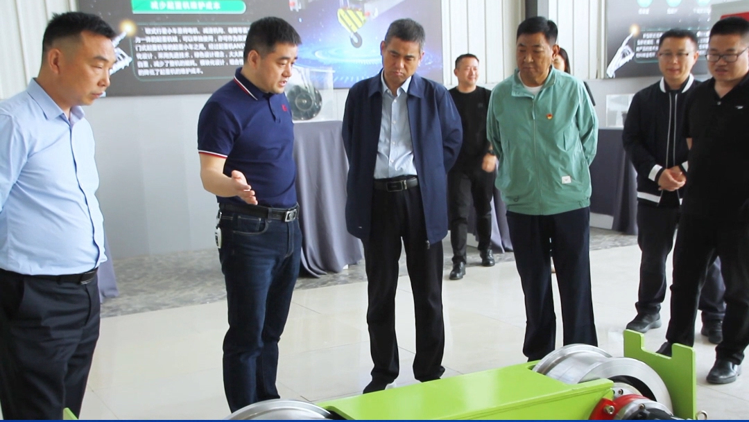 4月19日,熱烈歡迎市人大常委會副主任王國紅帶隊調研東起集團